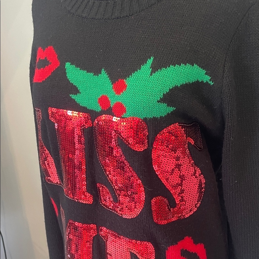 Sequin Kiss Me Black Sweater large - Picture 2 of 2
